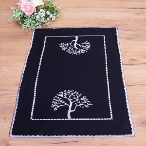 Serwetka haftowana 30x45 cm Drzewka na czarnym