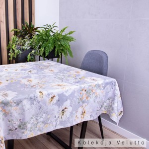 Obrus Velutto 130x180 cm 390460/104 Kwiaty na jasnoszarym tle