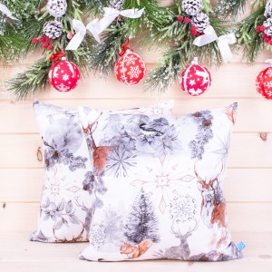 Poszewka świąteczna 40x40 cm  wzór 10 Zimowy las z szarymi detalami na białym tle