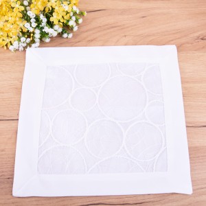 Serwetka haftowana 30x30 cm 22037