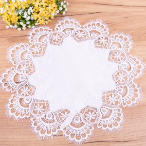 Serwetka koło 40 cm NL-203 Z gipiurą białą