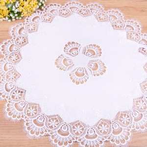 Serwetka koło 60 cm NL-203 z gipiurą biała