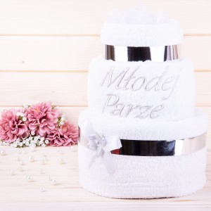 Tort z ręczników 3 poziomowy z haftem Młodej Parze wszystkie ręczniki w kolorze białym