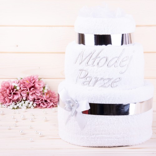 Tort z ręczników 3 poziomowy z haftem Młodej Parze wszystkie ręczniki w kolorze białym