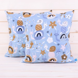 Poszewka z bawełny 40x40 cm Ślimaki na niebieskim