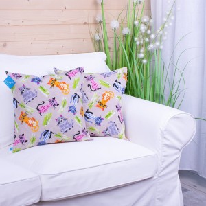 Poszewka ozdobna 45x45 cm Kolorowe kotki na beżu