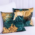 Poszewka ozdobna 40x40 cm Velluto Liście 390437/103  Liście w kolorach butelkowej zieleni i złota