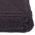 Koc Cotton Cloud 150x200 cm w kolorze grafitowym, jednokolorowy bawełniany koc dekoracyjny z frędzlami na łóżko, sofę lub fotel.