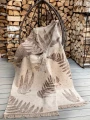 Koc bawełniany dwustronny w rozmiarze: 150x200 cm z motywem liści i w kolorystyce beżowo-brązowej
