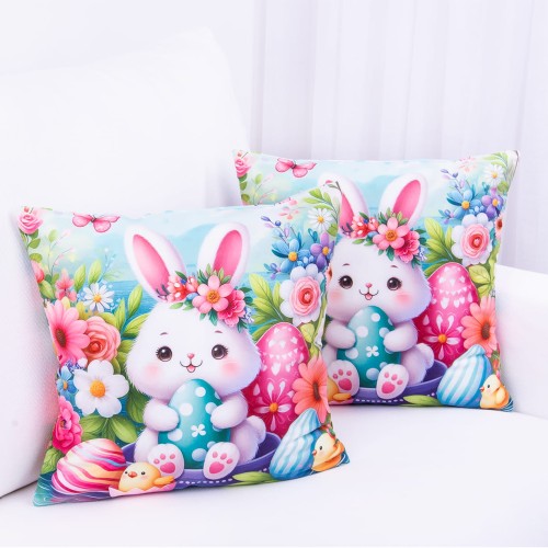 Poszewka wielkanocna 40x40 cm PE-63 Wielkanocny zajączek w kwiatowym wianku z kolorowymi pisankami wśród wiosennych kolorowych kwiatów