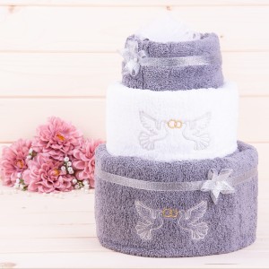 Tort z ręczników 3 poziomowy z haftem Gołąbki w kolorach szary, biały, szary
