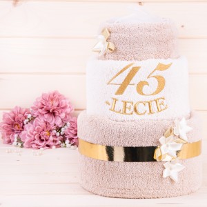 Tort z ręczników 3 poziomowy z haftem 45 lecie wzór 1 w kolorach jasny beż, ecru, jasny beż