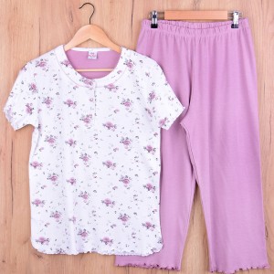 Piżama damska z krótkim rękawem i 3/4 spodnie 2011-1 rozm: XXL na białym tle  różowe różyczki