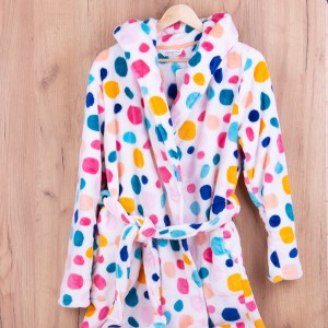Szlafrok damski SOFT 202111  rozm: M krótki + podwójny kaptur kolorowe kropy na białym tle
