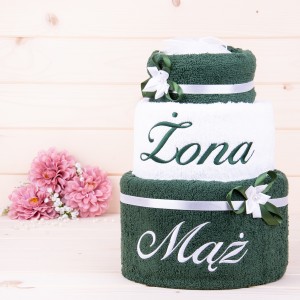 Tort z ręczników 3 poziomowy z haftem Żona Mąż wzór 9 w kolorach ciemny zielony, biały, ciemny zielony