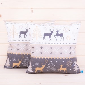 Poszewka świąteczna 40x40 cm wzór 8 Renifery na pasach beżowo-grafitowo-białych