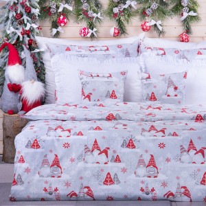 Pościel świąteczna 140x200 cm wzór 36 Czerwone krasnale na szarym ze śnieżynkami w tle