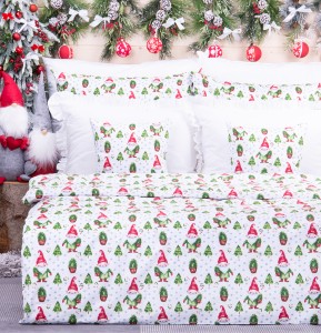 Pościel świąteczna 100x140 cm wzór 45 Wesołe krasnalki z choinkami na białym tle