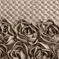 Narzuta Roses 170x210 cm welwetowa ciemny beż ze wstawką ozdobnych róż