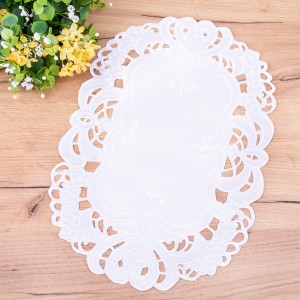 Serwetka 30x45 cm haftowana DA-16223 biała owal