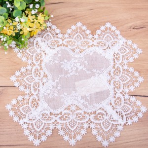 Serwetka 30x30 cm z gipiurą i haftem KRS18 beżowa