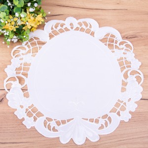 Serwetka koło 40 cm haftowana DA-16223 biała