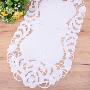 Bieżnik 35x70 cm haftowany DA-16223 biały owal