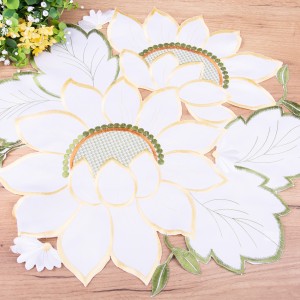 Serwetka koło 60 cm haftowana DA-14746 Kwiat biała