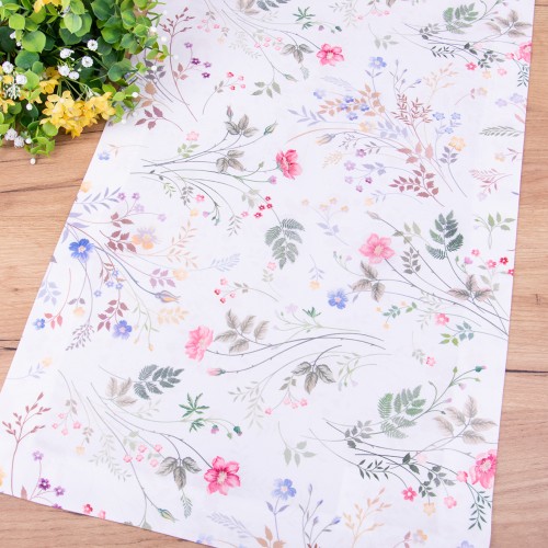 Bieżnik Soft 60x120 cm z motywem łąki i polnych kwiatów. Dekoracyjny bieżnik na stół szyty w pierzynkowej szwalni.