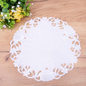 Serwetka koło 30 cm haftowana HL-008 biała