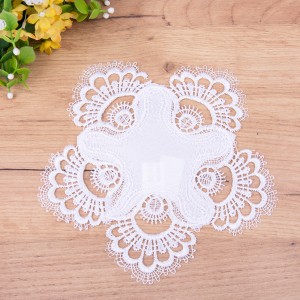 Serwetka koło 25 cm NL-203 z gipiurą biała