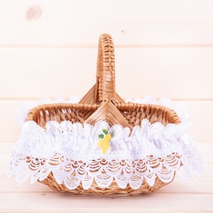 Falbanka na koszyk z gipiurą biała średnia wysokość 9 cm, szerokość 
15-30 cm