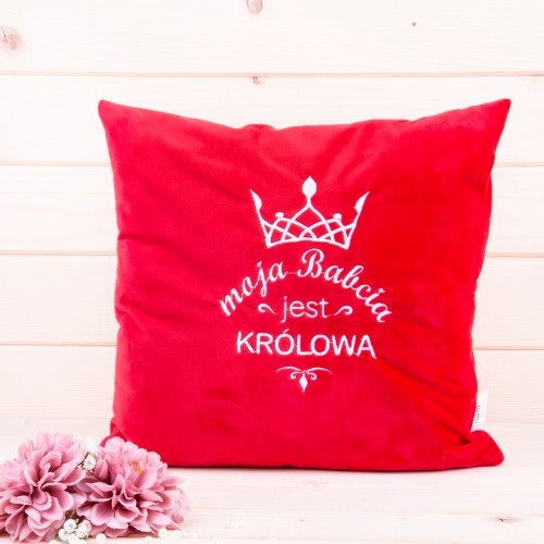 Czerwona poduszka „Moja Babcia jest Królową” – wyjątkowy prezent dla babci