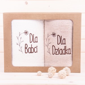 Komplet ręczników 2*70x140 cm z haftem Dla Babci Dla Dziadka wzór 3 w kolorach: ecru/beż