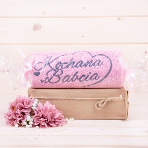 Ręcznik dla Babci z haftem 50x100 cm wzór 7 Róż napis Kochana Babcia z szarym haftem