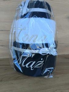 Tort z ręczników 3 poziomowy z haftem Żona Mąż wzór 47 w kolorach czarny, biały, czarny