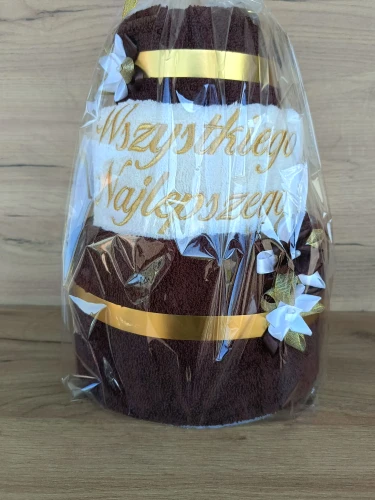 Tort z ręczników 3 poziomowy z haftem Wszystkiego Najlepszego wzór 33 w kolorach ciemny brąz, ecru, ciemny brąz