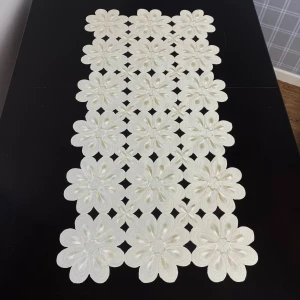 Bieżnik 40x85 cm wzór DA-1462 haftowane kremowe kwiaty prostokąt
