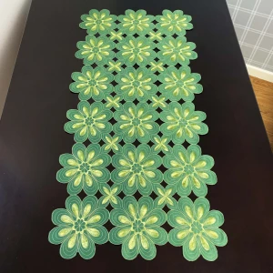 Bieżnik 40x85 cm wzór DA-1462 haftowane zielone kwiaty prostokąt
