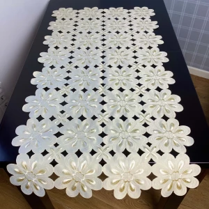 Bieżnik 60x120 cm wzór DA-1462 haftowane kremowe kwiaty prostokąt