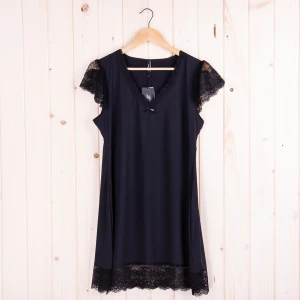 Koszula nocna satynowa C-8606 rozm: 5XL Czarna