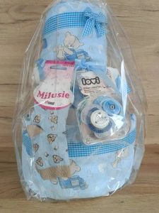 Tort z pampersów Misie i serduszka