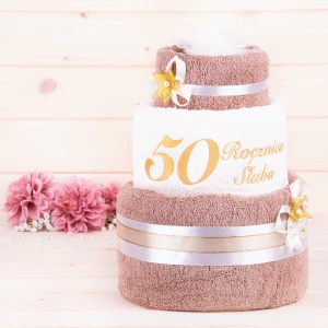 Tort z ręczników 3 poziomowy z haftem 50 rocznica ślubu w kolorach ciemny beż, ecru, ciemny beż