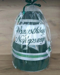 Tort z ręczników 3 poziomowy z haftem Wszystkiego najlepszego wzór 14
w kolorach ciemna zieleń, biały, ciemna zieleń