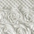 Narzuta Roses 170x210 cm welwetowa kremowa ze wstawką ozdobnych róż