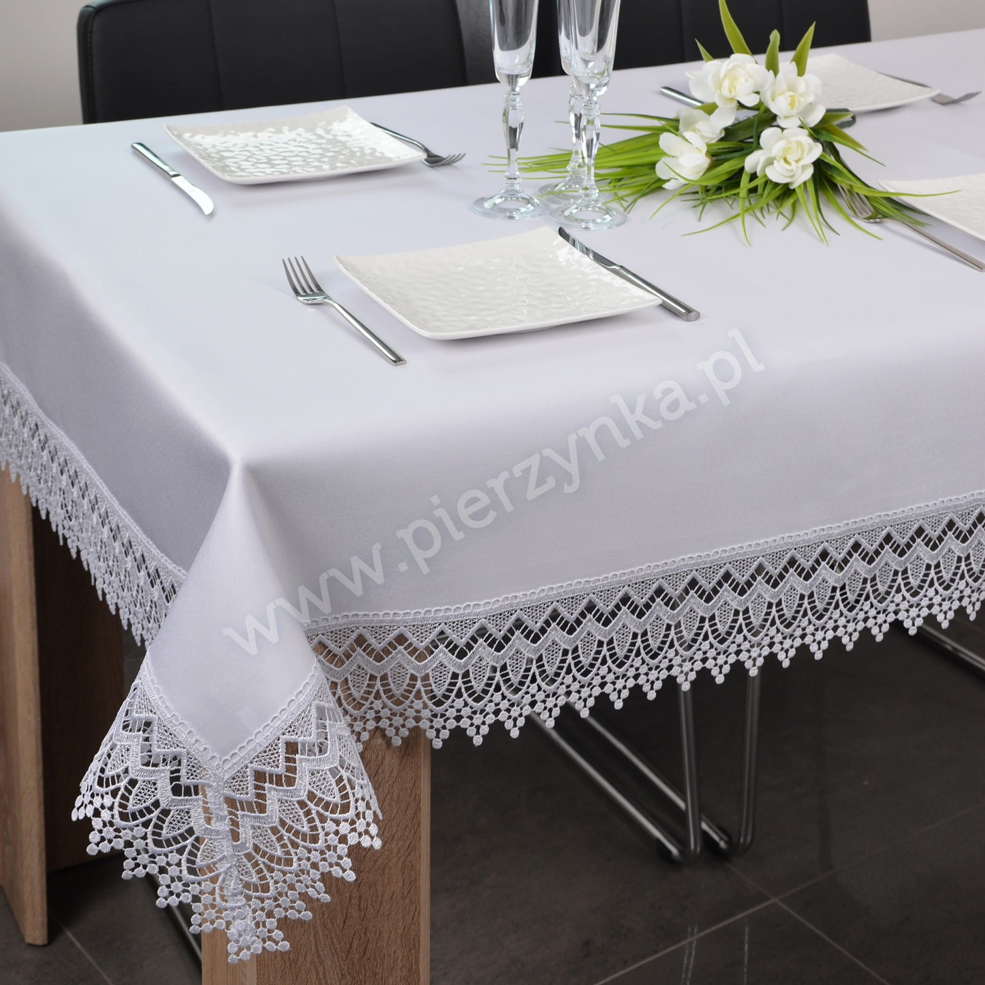 Obrus Atłas 140x300 cm biały prostokąt