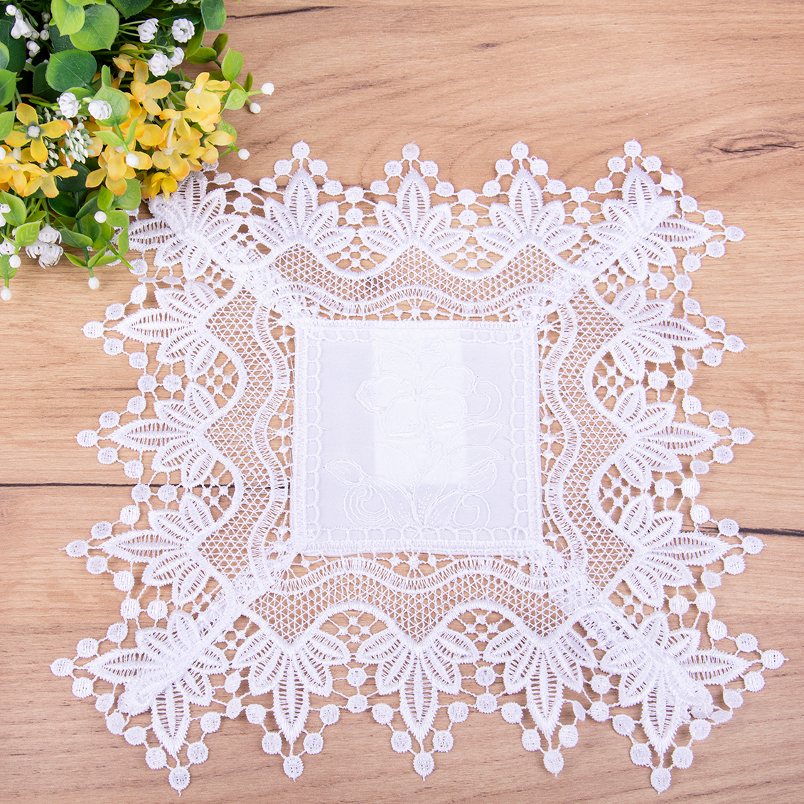 Serwetka 30x30 cm z gipiurą i haftem KRS67 biała