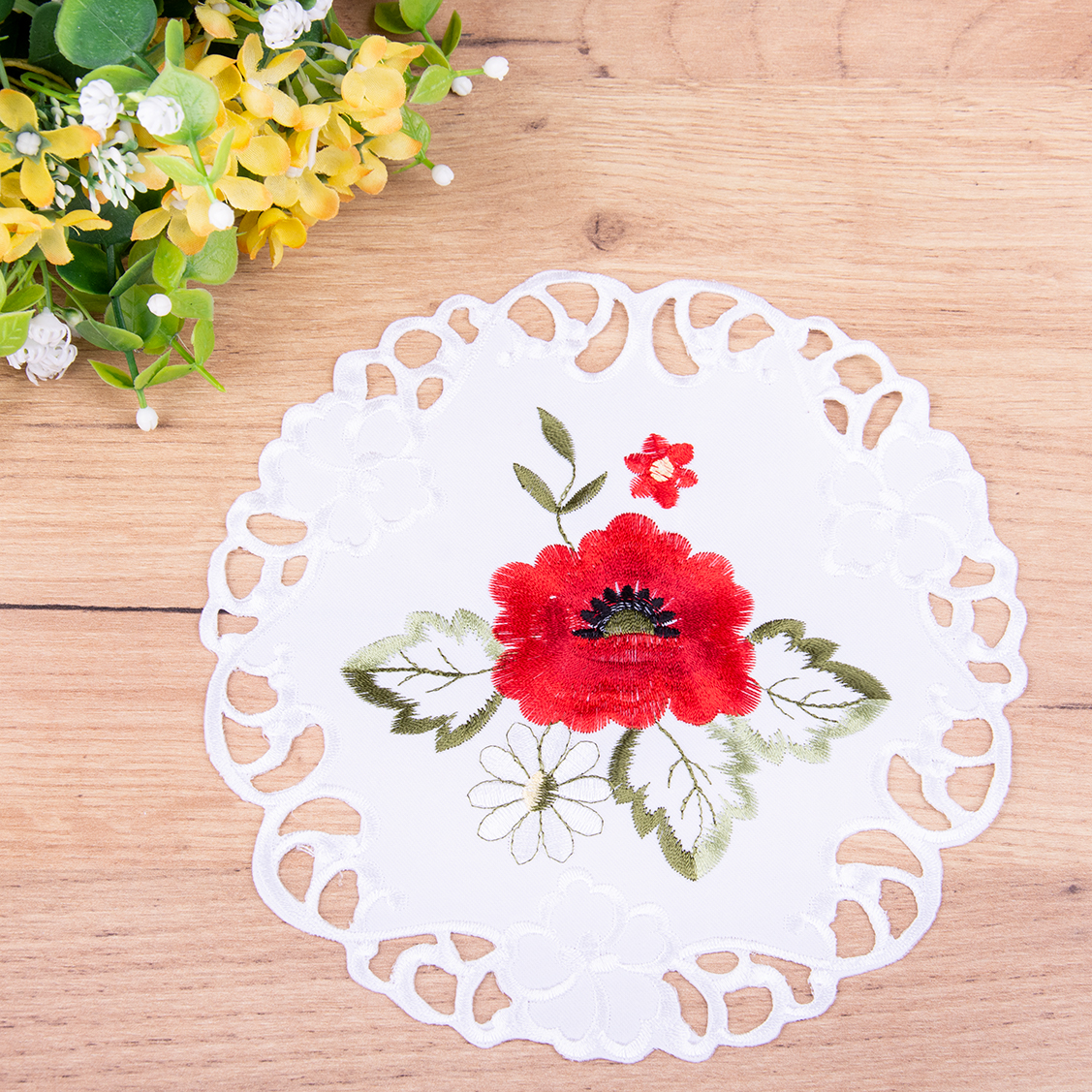 Serwetka koło 20 cm haftowana HL-171 Maki