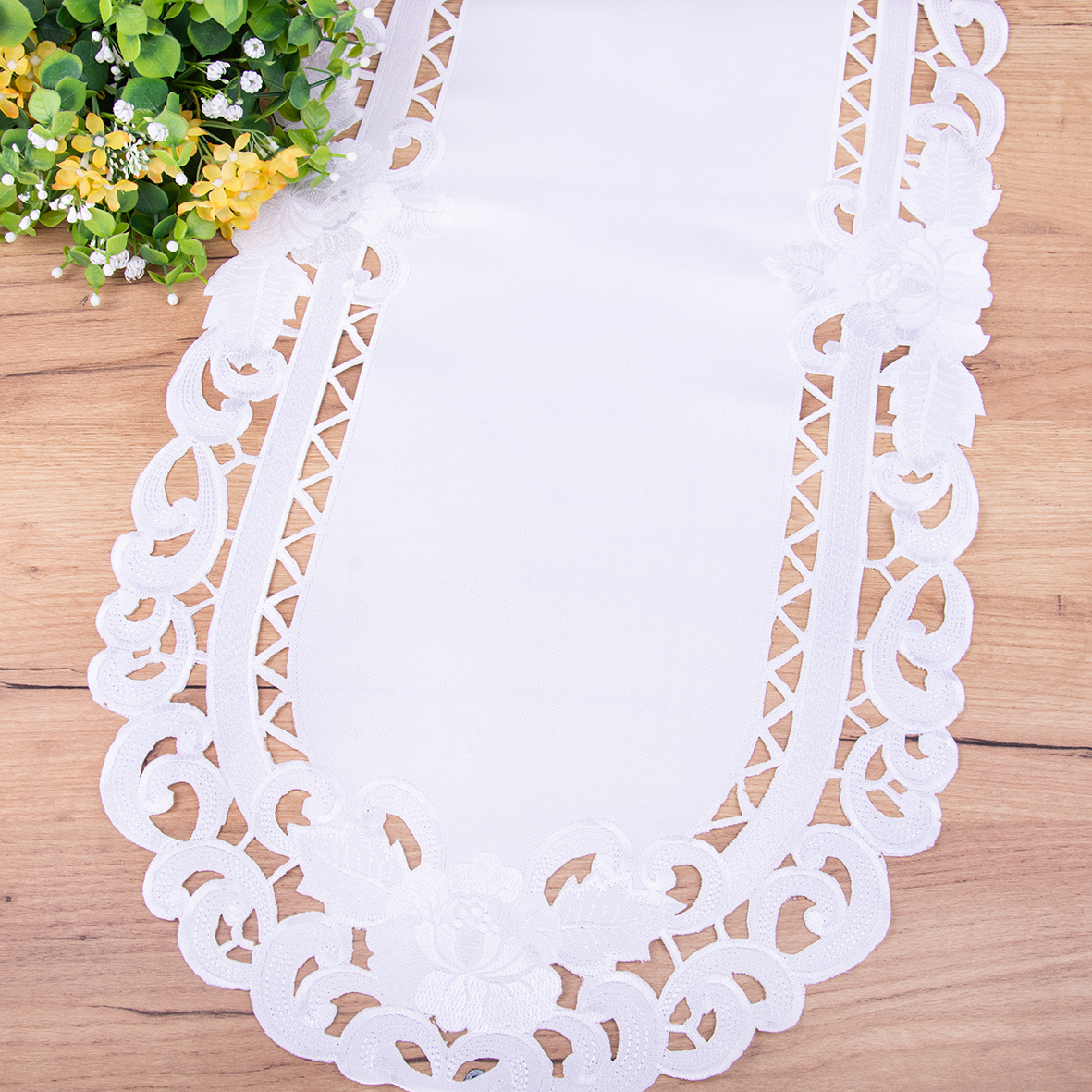 Bieżnik 40x85 cm haftowany 8110-W biały owal