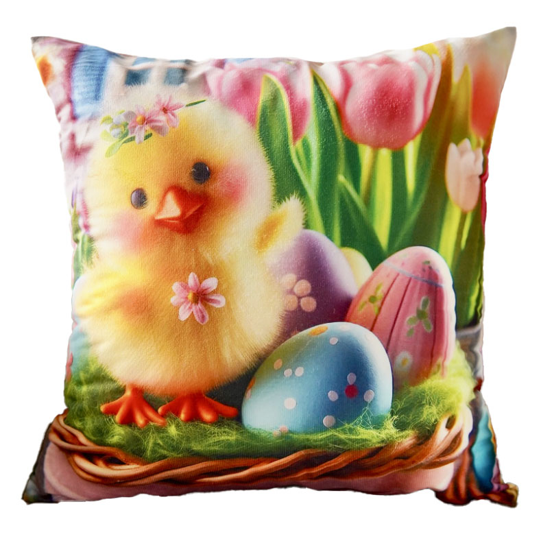 Poszewka wielkanocna 45x45 cm PE-E55 Koszyk z kurczątkiem i kolorowymi pisankami z tulipanami w tle